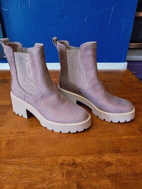 Dolce Vita Hawk H20 ~ Sz 8 ~ Chelsea Style Boots ~ New Condition